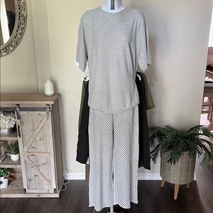 Amazon Gray Short Sleeve Top and Patterned Pants Set Size Medium NWOT